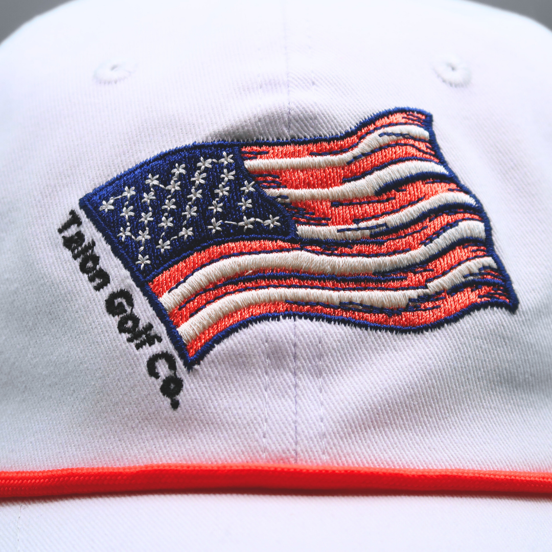 Gorra de béisbol con bandera estadounidense y cuerda roja 