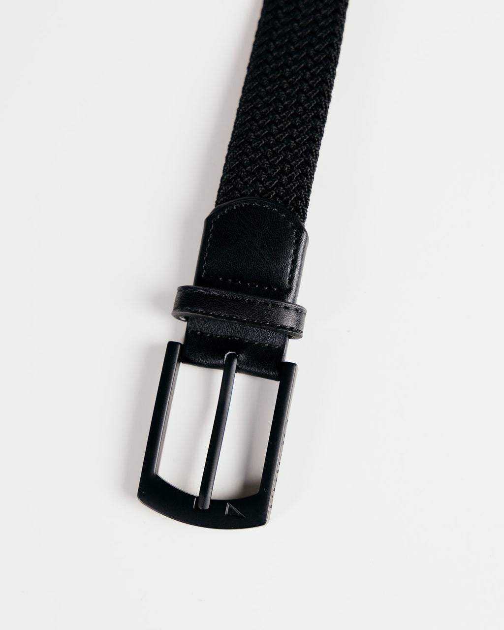 Primo Braided Golf Belt Black — matte black buckle and leather tab detail