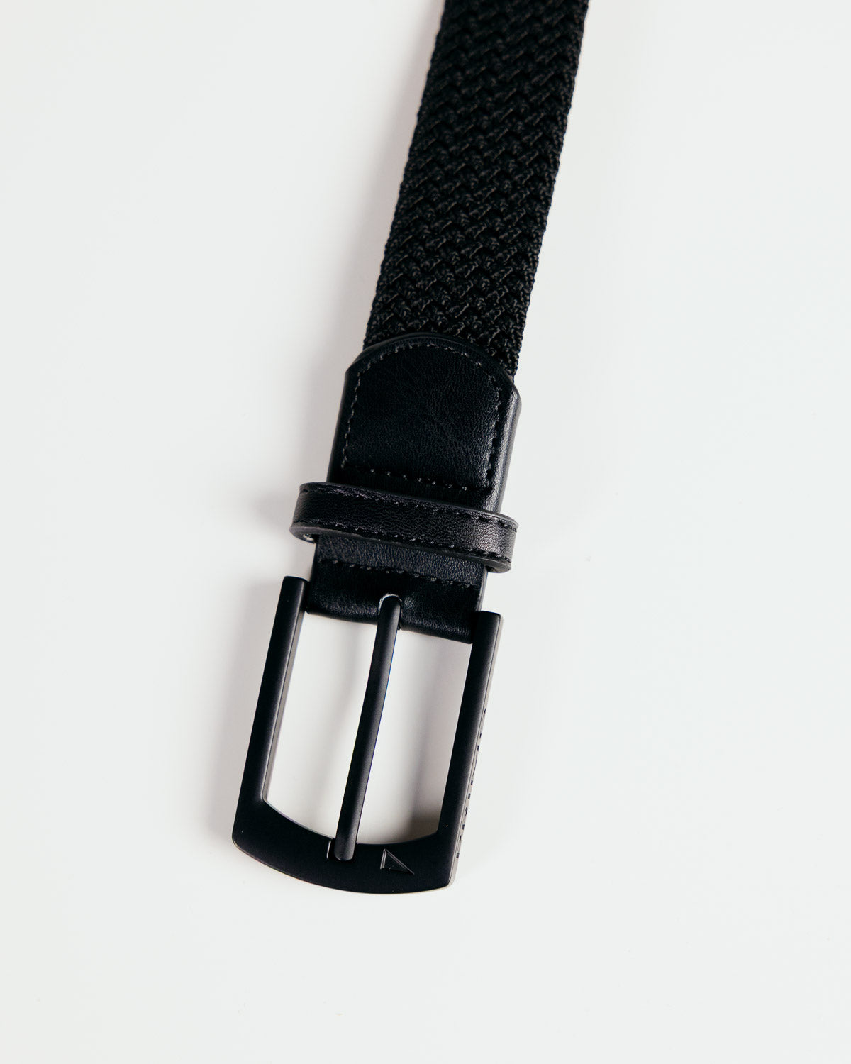 Primo Braided Golf Belt Black — matte black buckle and leather tab detail