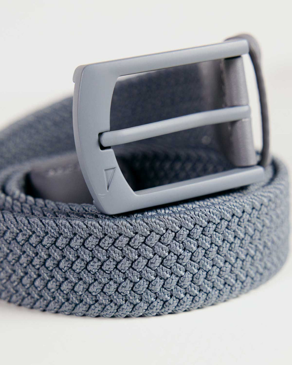 Primo Braided Golf Belt Gray — embossed PRIMO leather tip close up