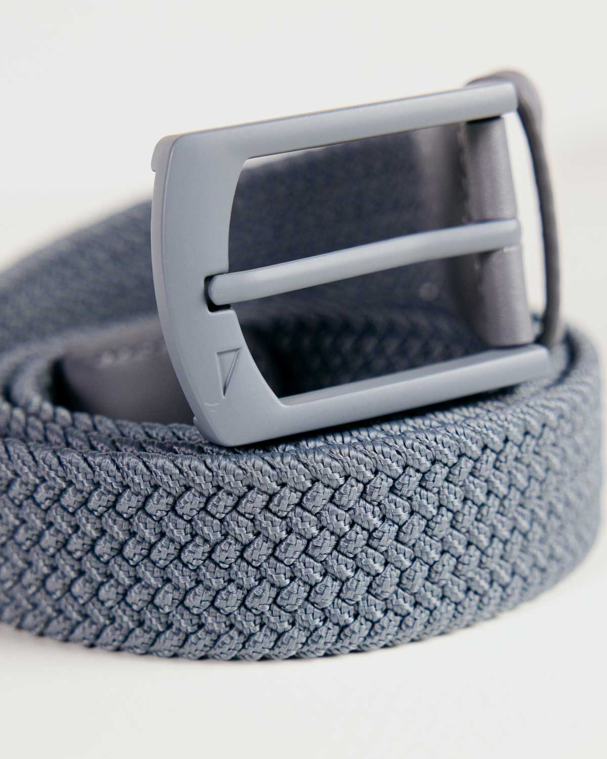 Primo Braided Golf Belt Gray — embossed PRIMO leather tip close up