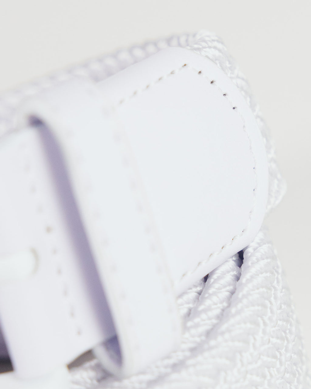 Primo Braided Golf Belt White — matte black buckle and leather tab detail
