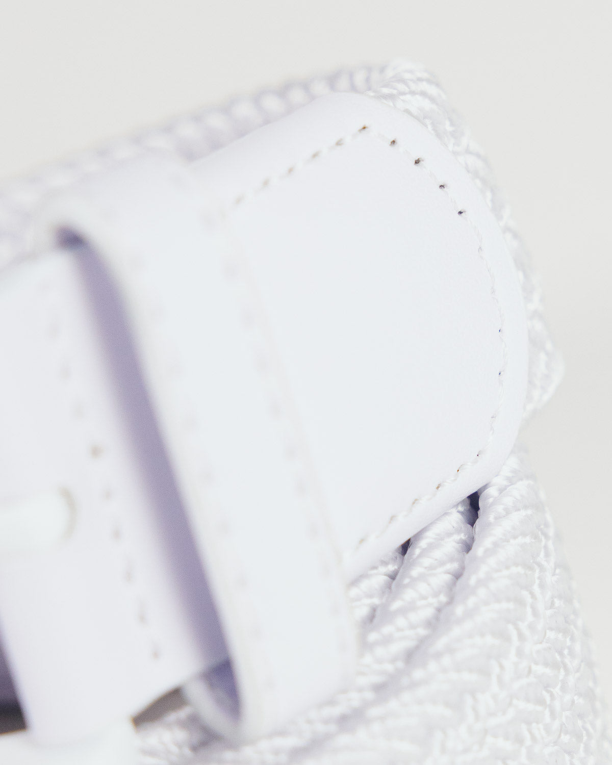 Primo Braided Golf Belt White — matte black buckle and leather tab detail