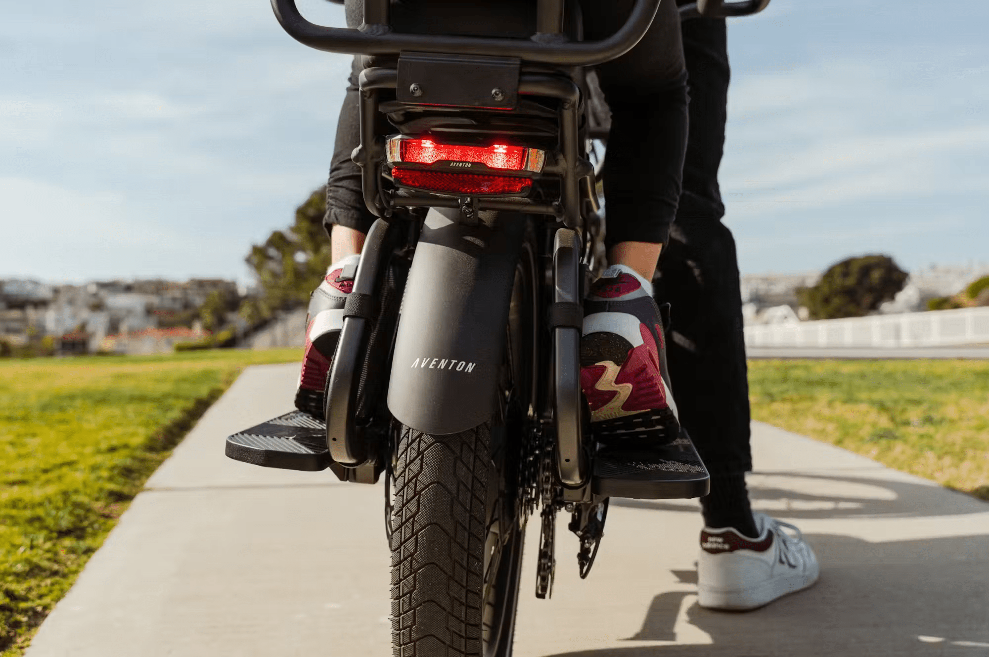 Aventon Abound LR Cargo E - Bike - Black Girl Golf