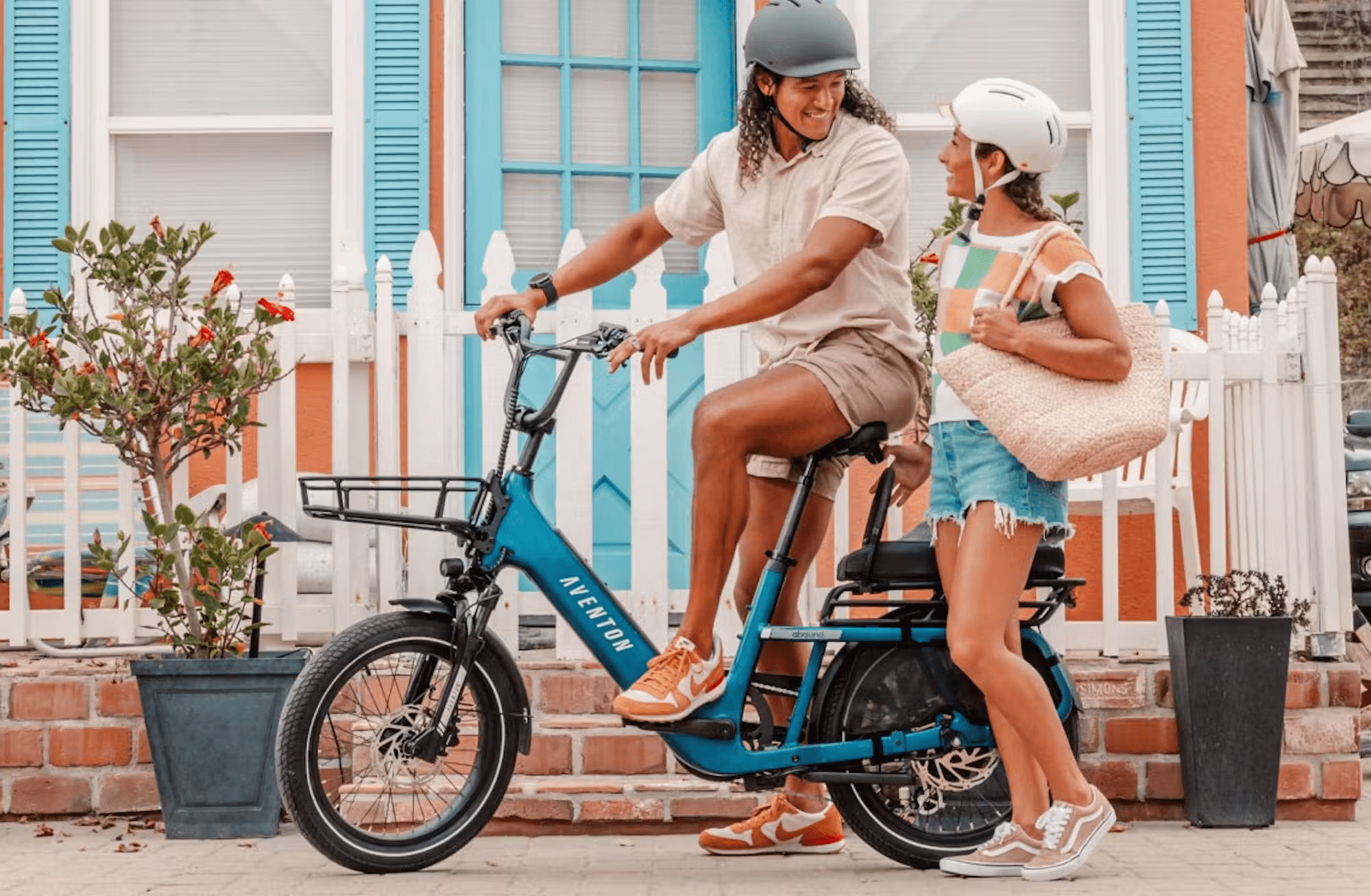 Aventon Abound SR Cargo E - Bike - Black Girl Golf