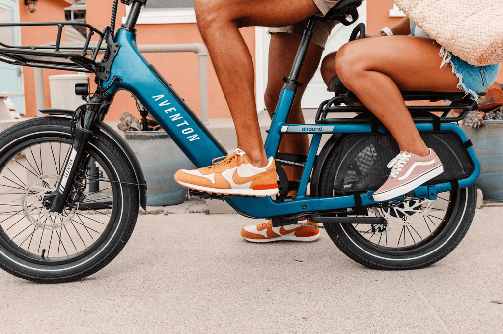 Aventon Abound SR Cargo E - Bike - Black Girl Golf