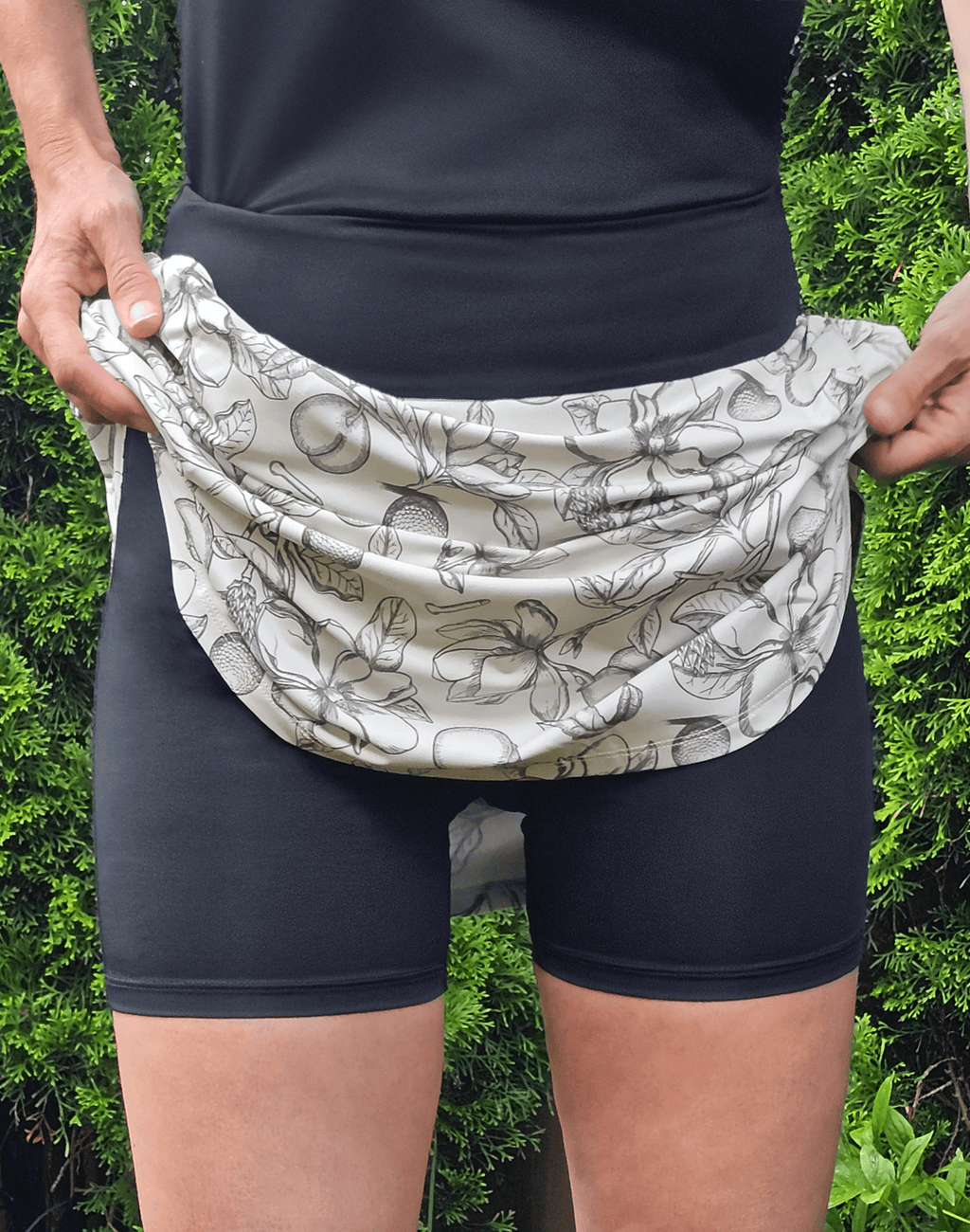 Golf Magnolia Toile Women's Skort - Black Girl Golf