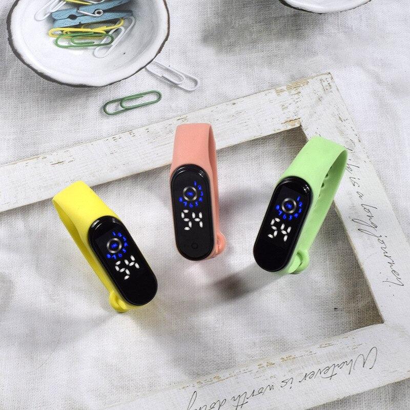 LED Electronic Boys Girls Watch Digital Silicone Wristwatch Fashion Casual Universal Watch Unisex Sport Watch Led Digital Silicone Strap Digital LED Sports Watch For Women Kids - Black Girl Golf