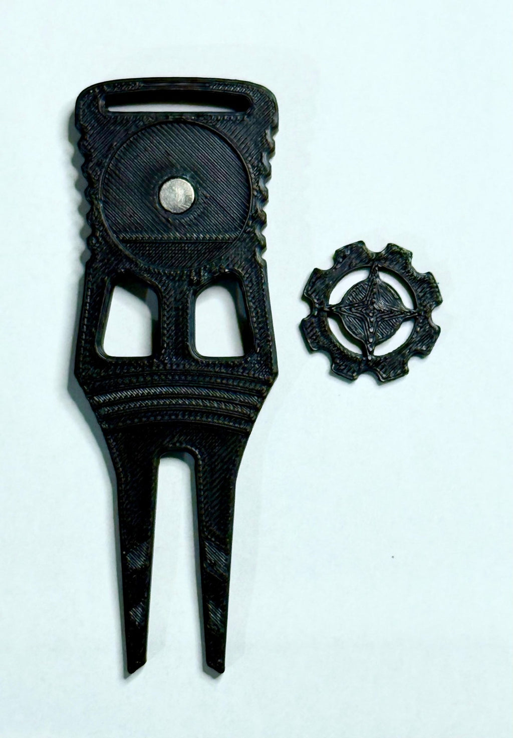 "The Vet" Divot Tool & Ball Marker 1.0 - Blackout - Black Girl Golf