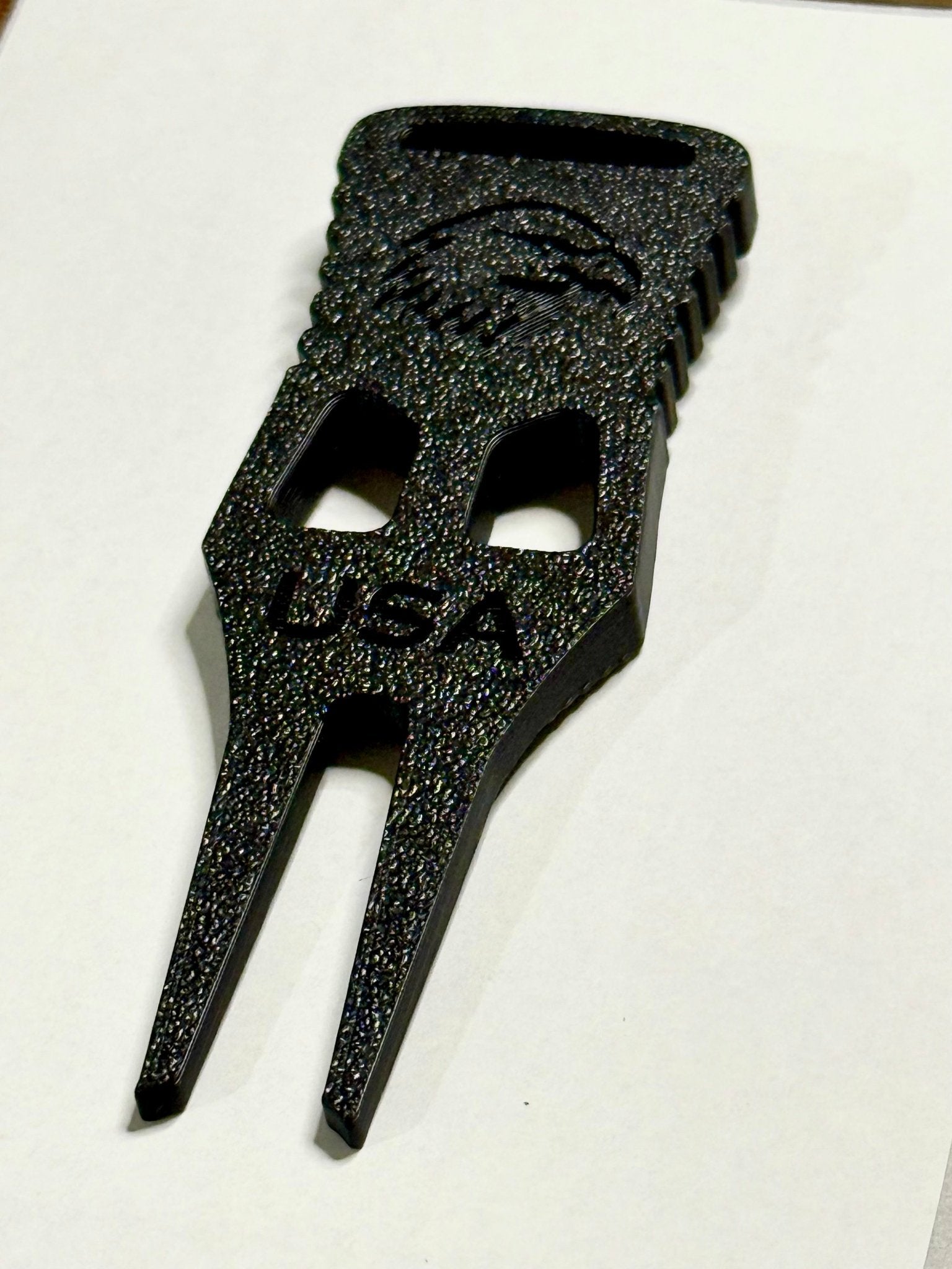 "The Vet" Divot Tool & Ball Marker 1.0 - Blackout - Black Girl Golf