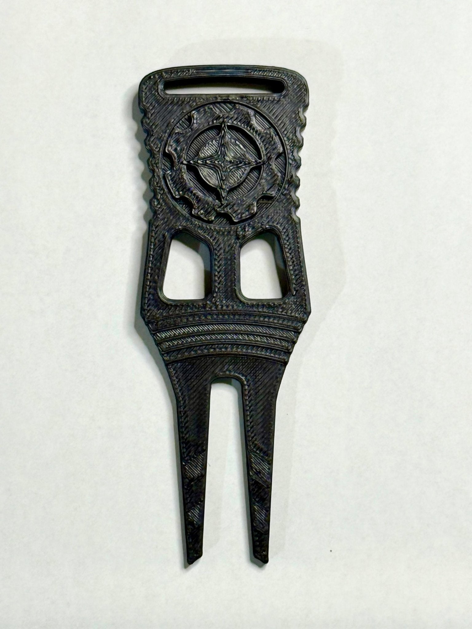 "The Vet" Divot Tool & Ball Marker 1.0 - Blackout - Black Girl Golf