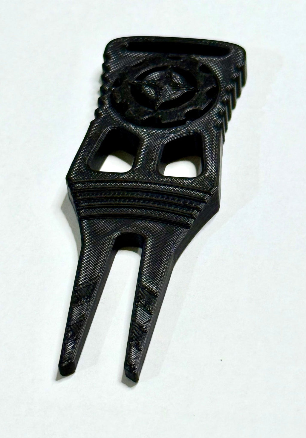 "The Vet" Divot Tool & Ball Marker 1.0 - Blackout - Black Girl Golf