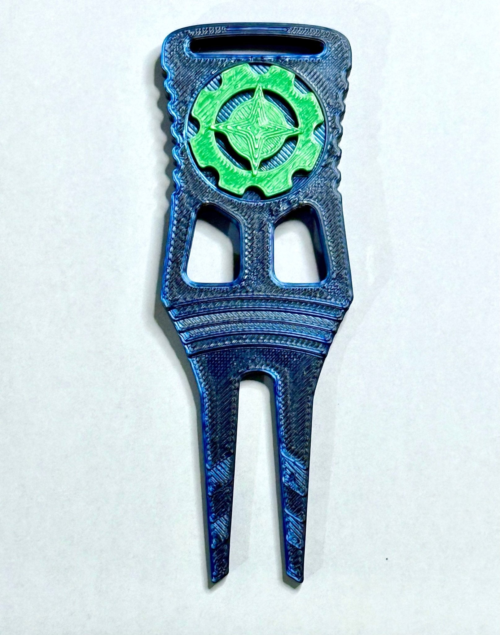 "The Vet" Divot Tool & Ball Marker 1.0 - Twelve - Black Girl Golf
