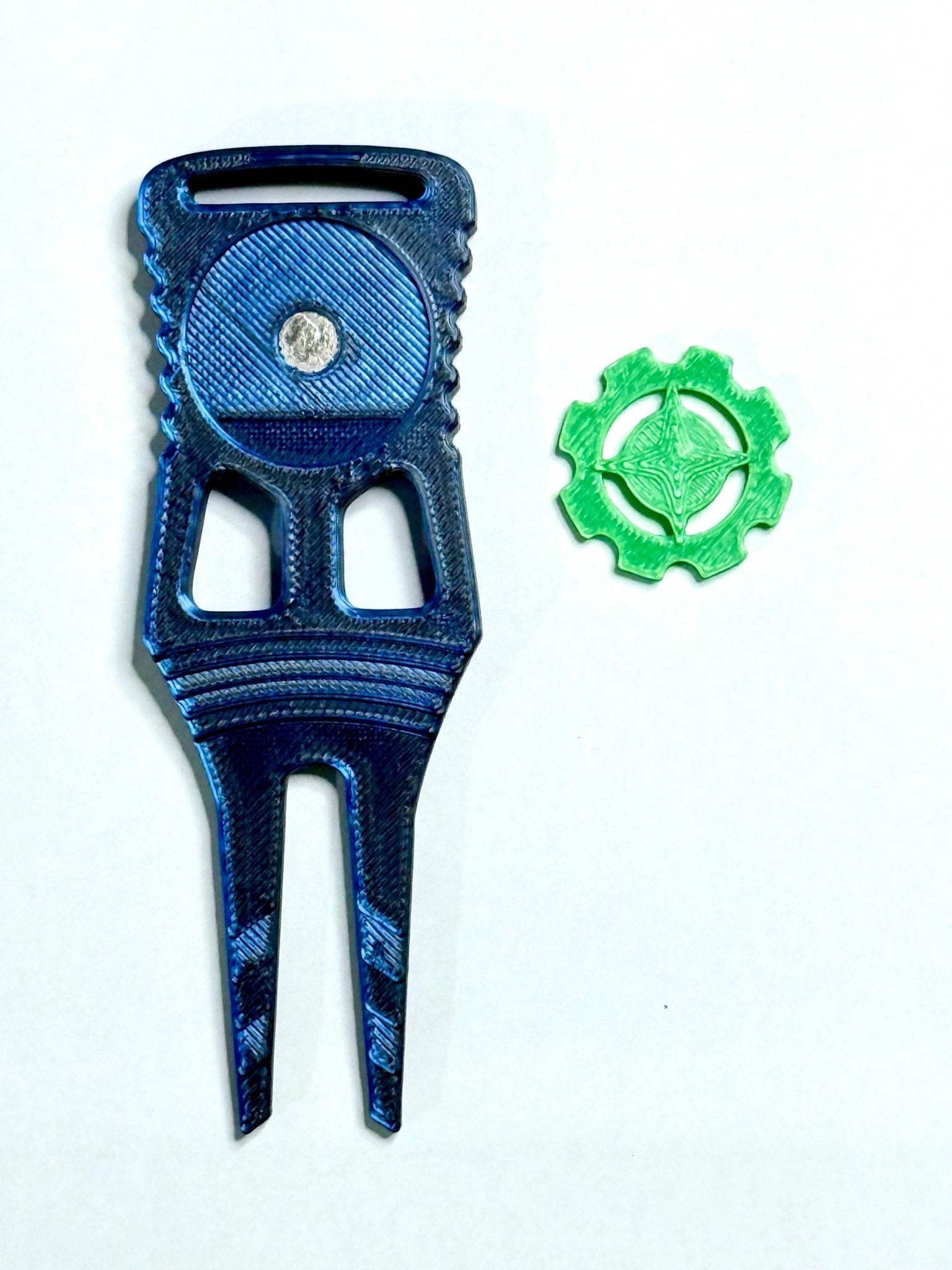 "The Vet" Divot Tool & Ball Marker 1.0 - Twelve - Black Girl Golf