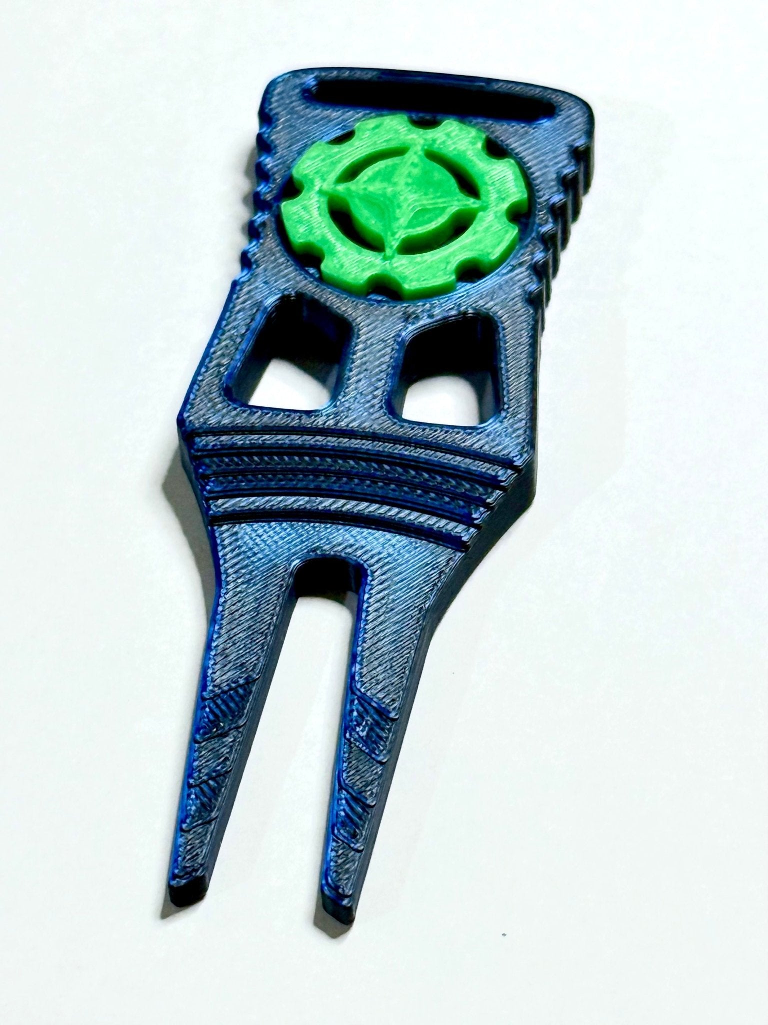 "The Vet" Divot Tool & Ball Marker 1.0 - Twelve - Black Girl Golf