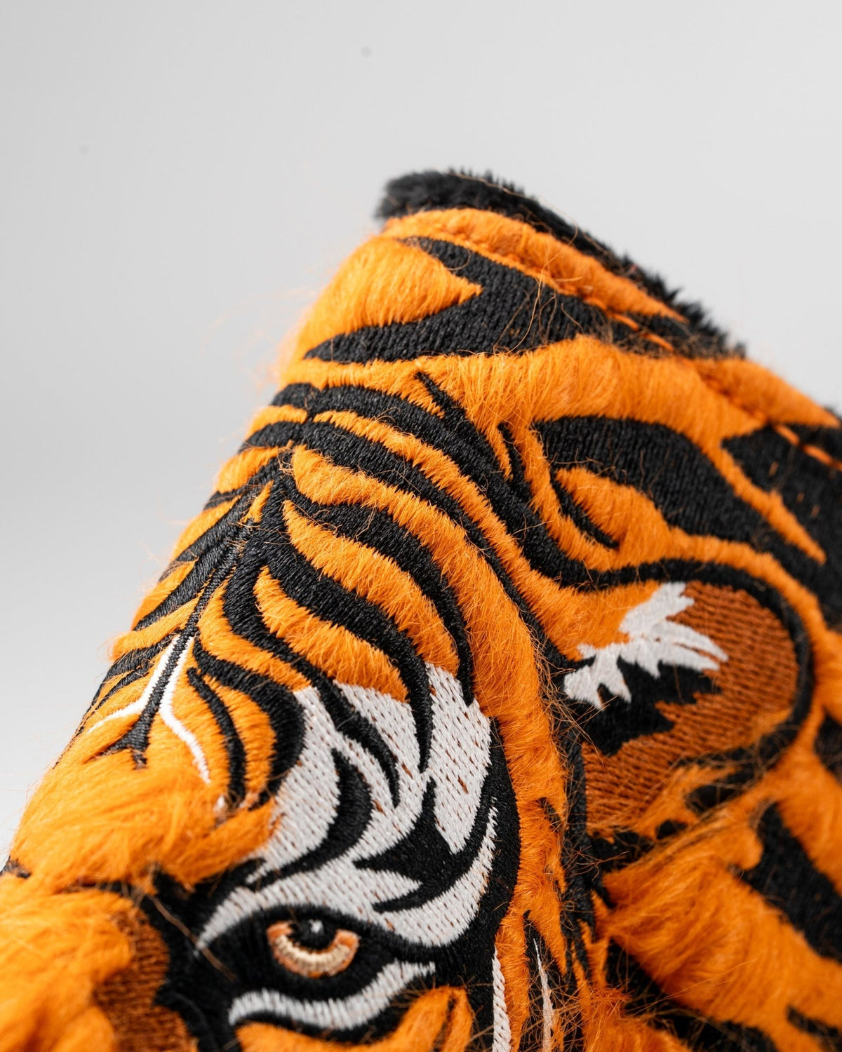 Tiger - Blade Putter Cover - Black Girl Golf