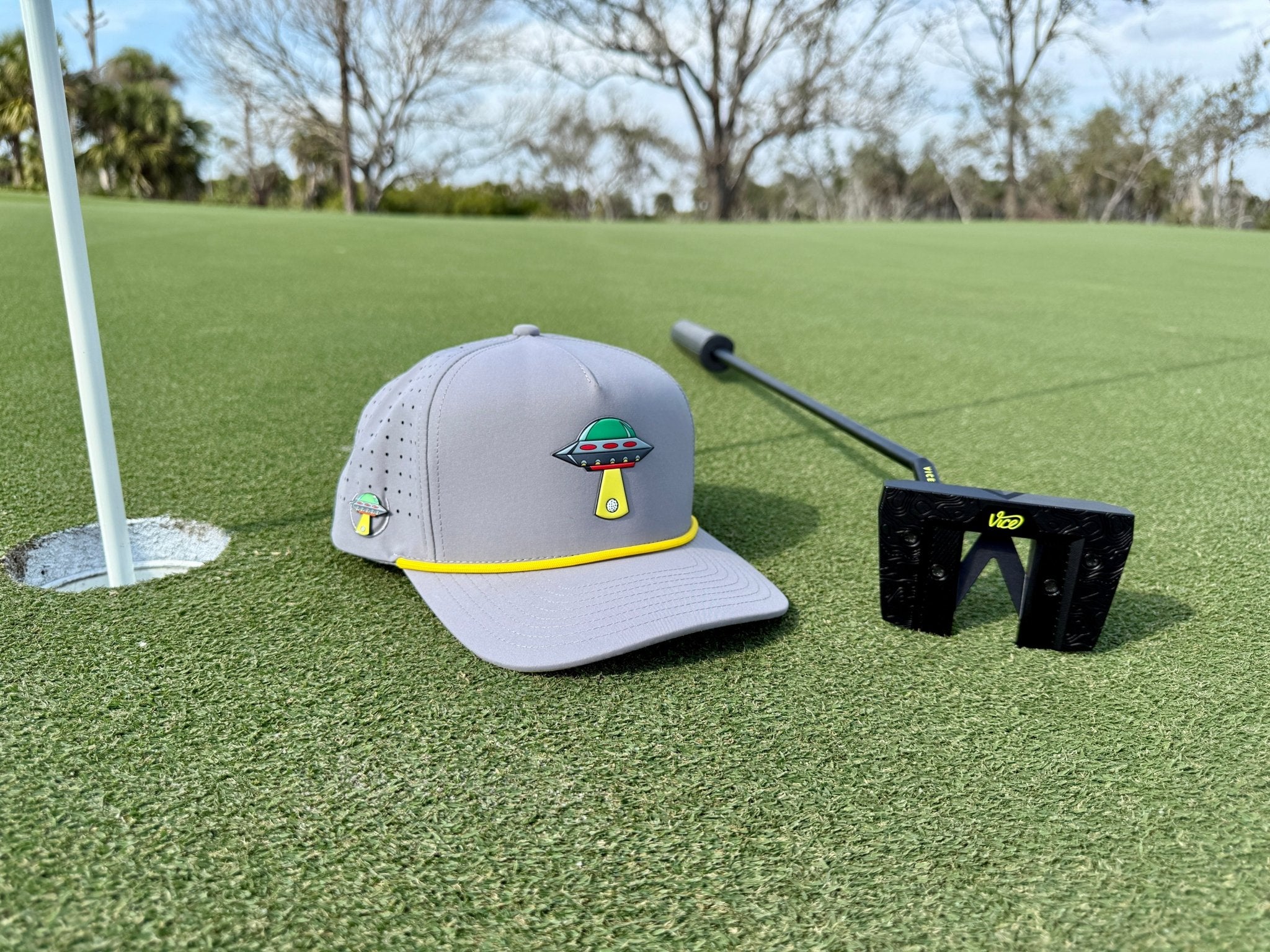 UFO Golf Hat | Snapback Cap | Built-in Magnetic Ball Marker Holder + Marker Included | Adjustable | Alien Gray - Black Girl Golf